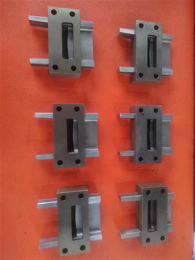 Orodja za stroje za pakiranje z več-stebri